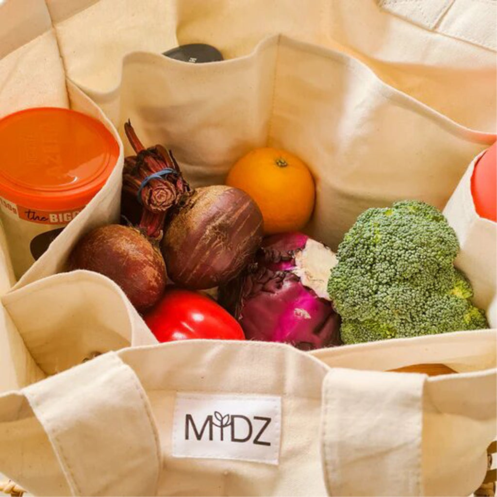 Canvas bag that can be used for shopping and beach days alike